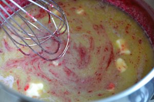 Desert ciocolata de casa cu mure si caju