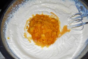 Desert prajitura cu crema de nectarine