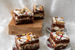Desert prajitura cu crema de nectarine