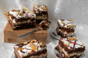 Desert prajitura cu crema de nectarine
