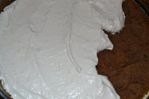 Desert tort cu crema de iaurt si jeleu de afine