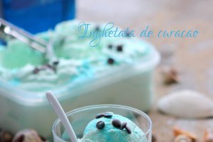 Desert inghetata cu lichior de curacao