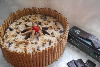 Desert tort cu crema de ciocolata