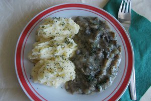 Tocanita de champignons cu piure de cartofi