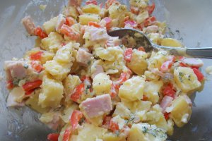Salata de cartofi cu sunca