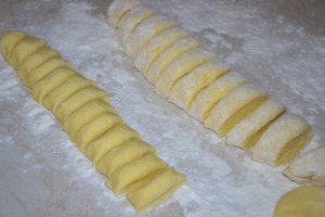 Desert reteta de preparare a papanasilor cu dulceata de afine