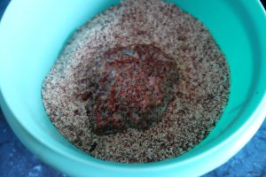 Desert tort raw-vegan cu ciocolata noir si fructe de padure