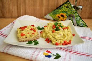 Salata de vinete cu ardei copti