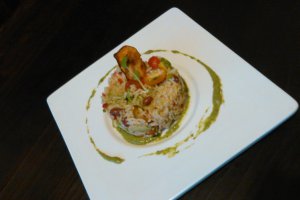 Salata rece de orez cu avocado si alte legume
