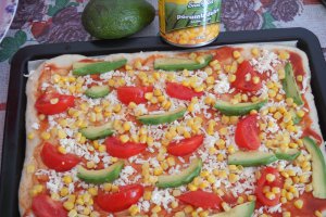 Pizza cu avocado