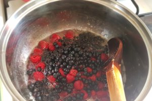 Desert dulceata de fructe de padure