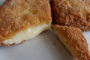Aperitiv cascaval pana, cu salata de varza