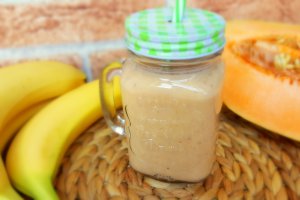 Smoothie cu banane si pepene galben