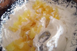 Desert prajitura cu ananas si fulgi de cocos