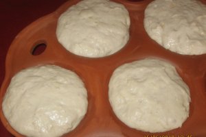 Chifle cu miere si fulgi de migdale