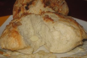 Chifle cu miere si fulgi de migdale