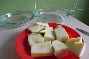 Barcute din dovlecei, umplute cu branza