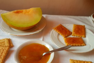 Desert gem de piersici cu pepene galben