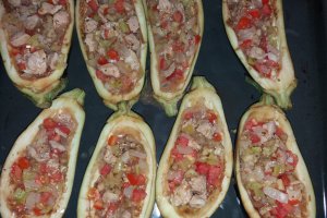 Vinete umplute cu carne de curcan