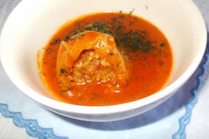 Ardei umpluti in sos de rosii