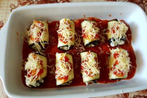 Rulouri de vinete umplute cu ricotta