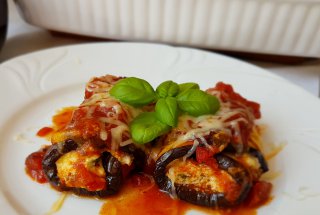 Rulouri de vinete umplute cu ricotta