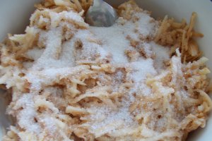 Desert prajitura de post, cu morcovi si mere