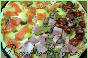 Pizza asortata cu somon