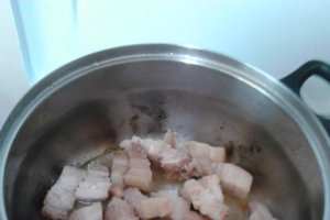 Varza calita cu carne de porc