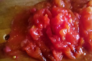 Saramura de pastrav - cu busuioc si legume coapte