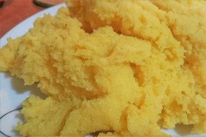 Saramura de pastrav - cu busuioc si legume coapte