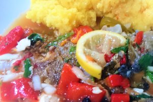 Saramura de pastrav - cu busuioc si legume coapte