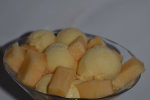 Desert inghetata cu pepene galben