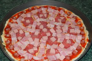 Pizza duet cu porumb si diverse