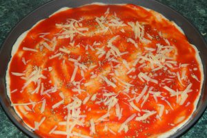 Pizza duet cu porumb si diverse