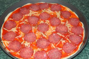 Pizza duet cu porumb si diverse