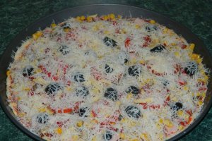 Pizza duet cu porumb si diverse