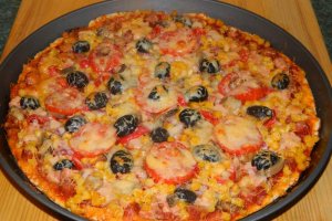 Pizza duet cu porumb si diverse
