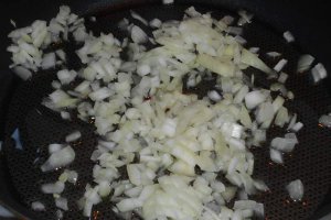 Aperitiv ciuperci umplute cu carnati cabanos