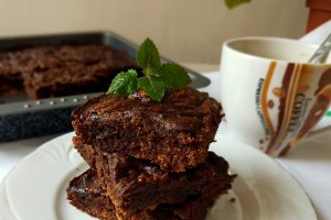 Desert brownie cu banane si unt de arahide