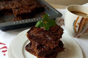 Desert brownie cu banane si unt de arahide