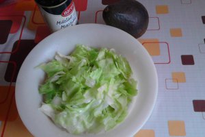 Salata eisberg cu avocado