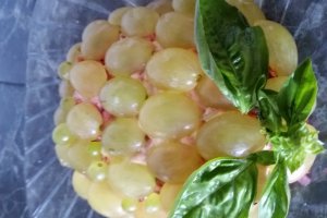 Salata de cruditati cu maioneza si struguri