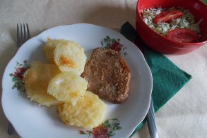 Rondele de cartofi, cu unt si cascaval la cuptor