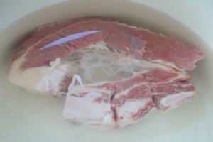 Bors cu legume si carne de vita