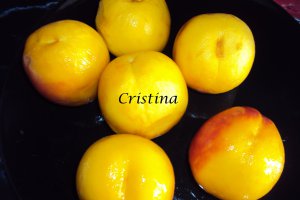 Prajitura rasturnata cu piersici si caramel