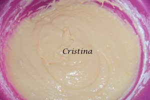 Prajitura rasturnata cu piersici si caramel