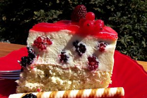 Cheesecake cu lamaie si fructe de padure