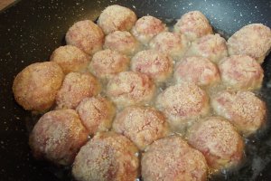 Aperitiv chiftelute din carne de porc