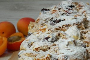 Desert chec cu nuci, caise si visine